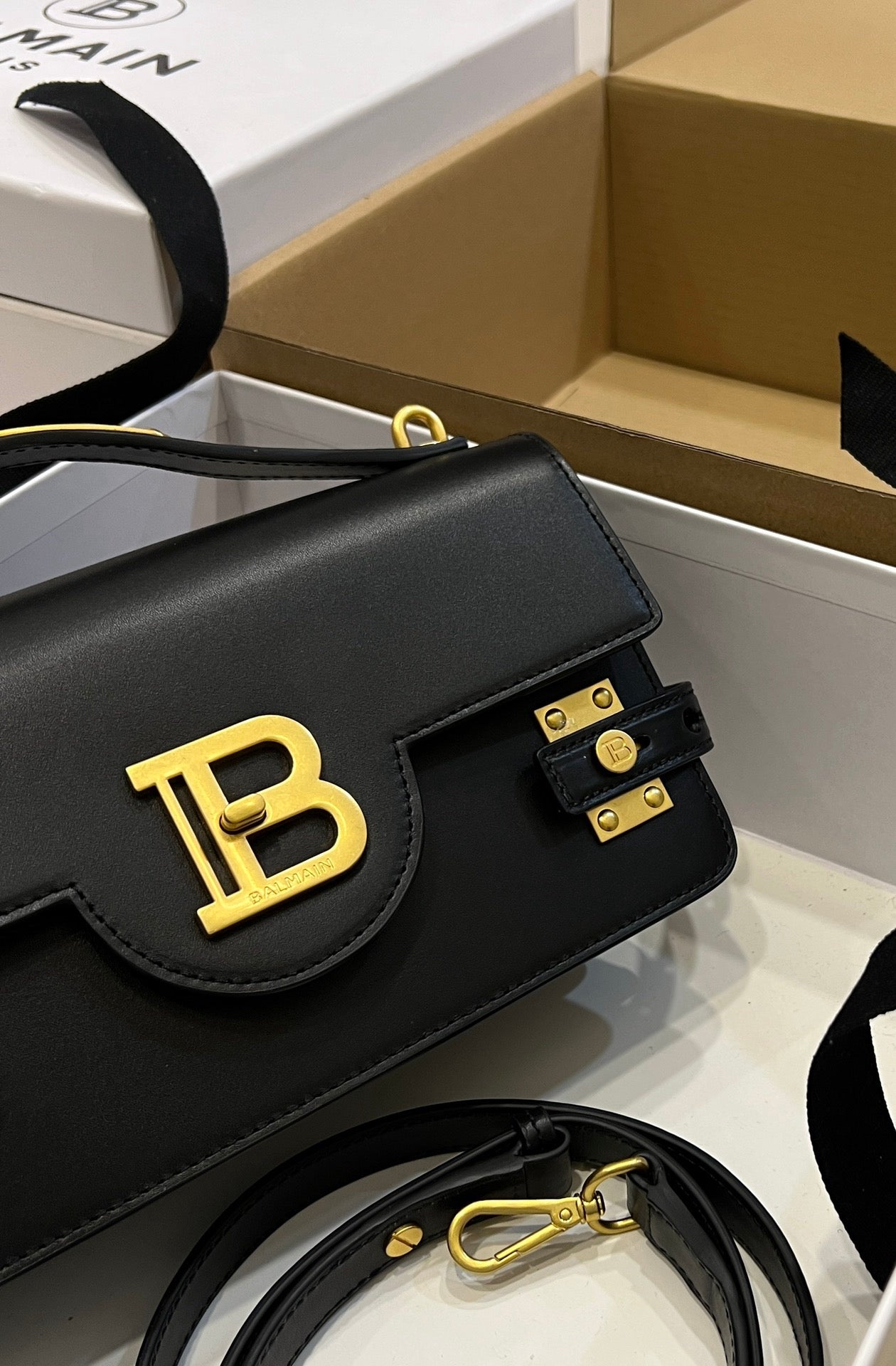 BLMN Black Handbag 23*14*8 cm
