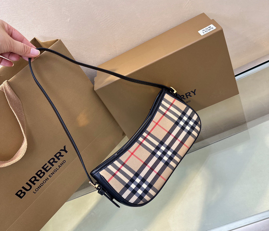 BRBRY Handbag 26*6*12 cm