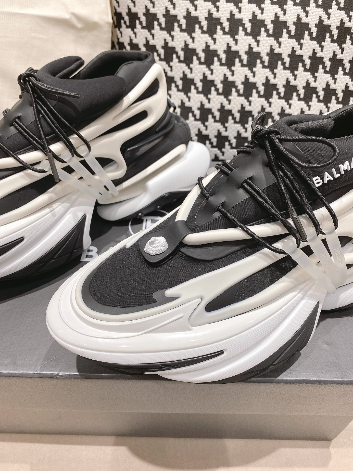 BLMN Shoes