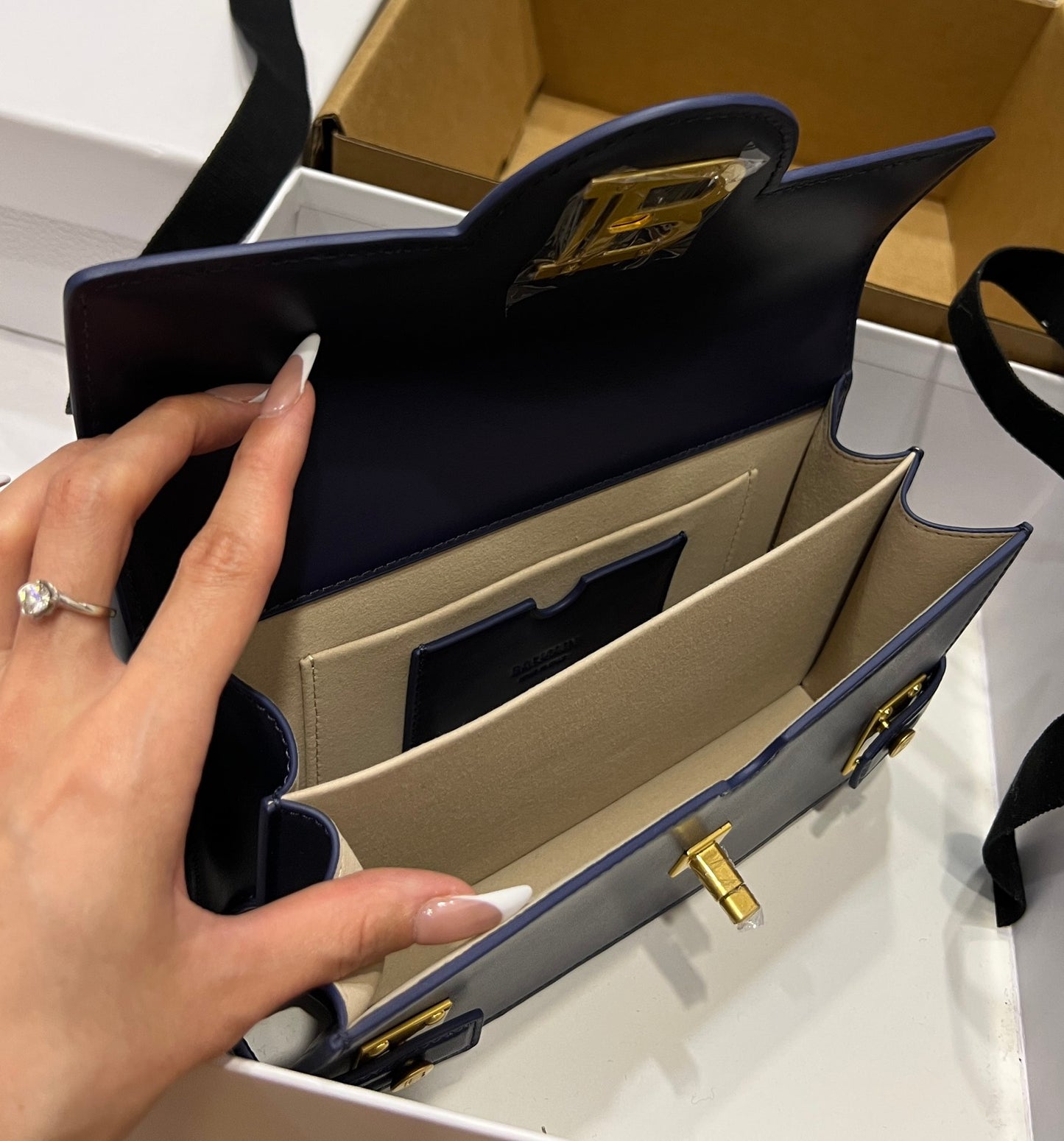 BLMN Dark Blue Handbag 23*14*8 cm