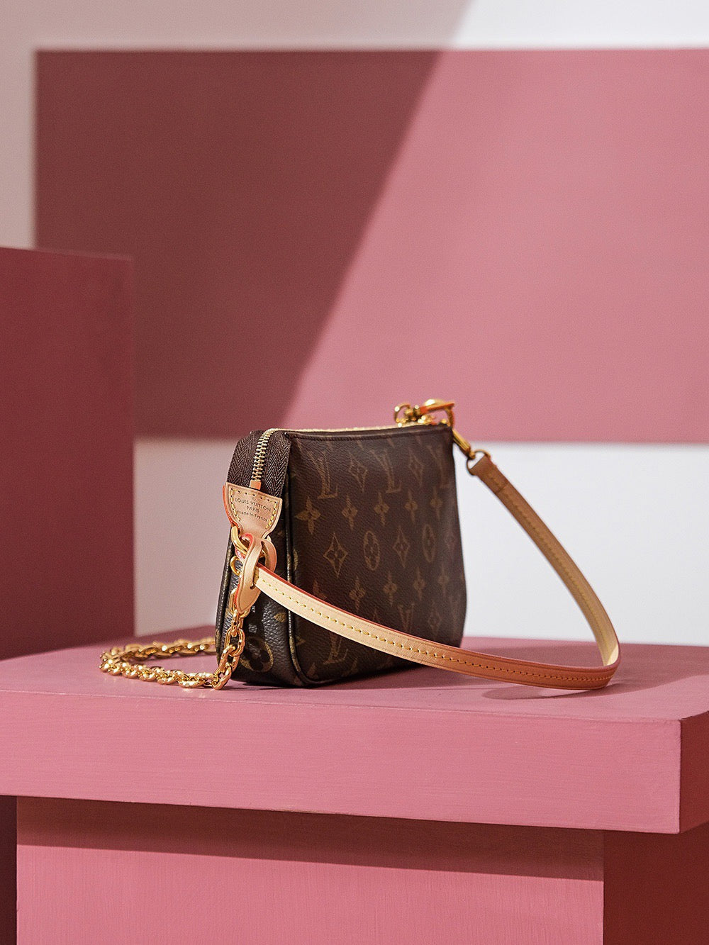 LV Pochette Accessoires