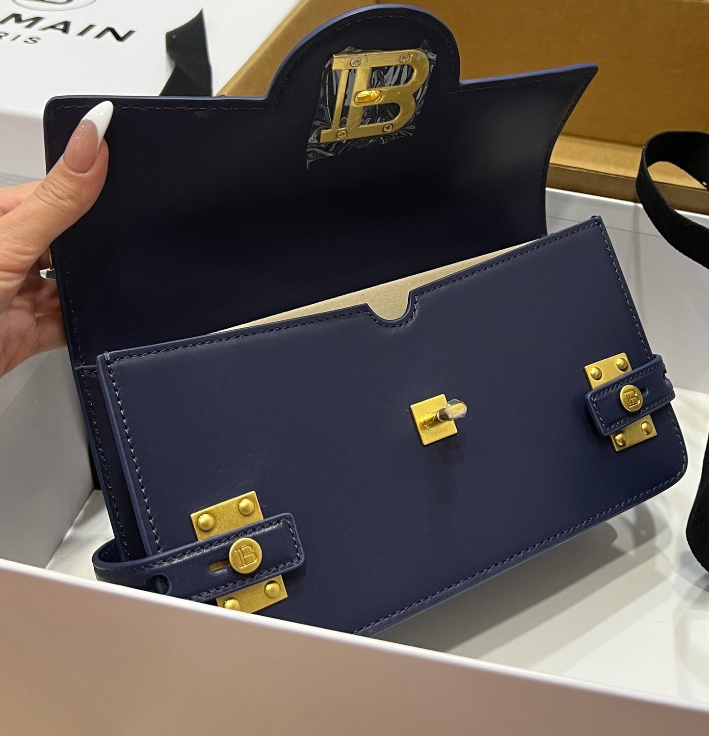 BLMN Dark Blue Handbag 23*14*8 cm