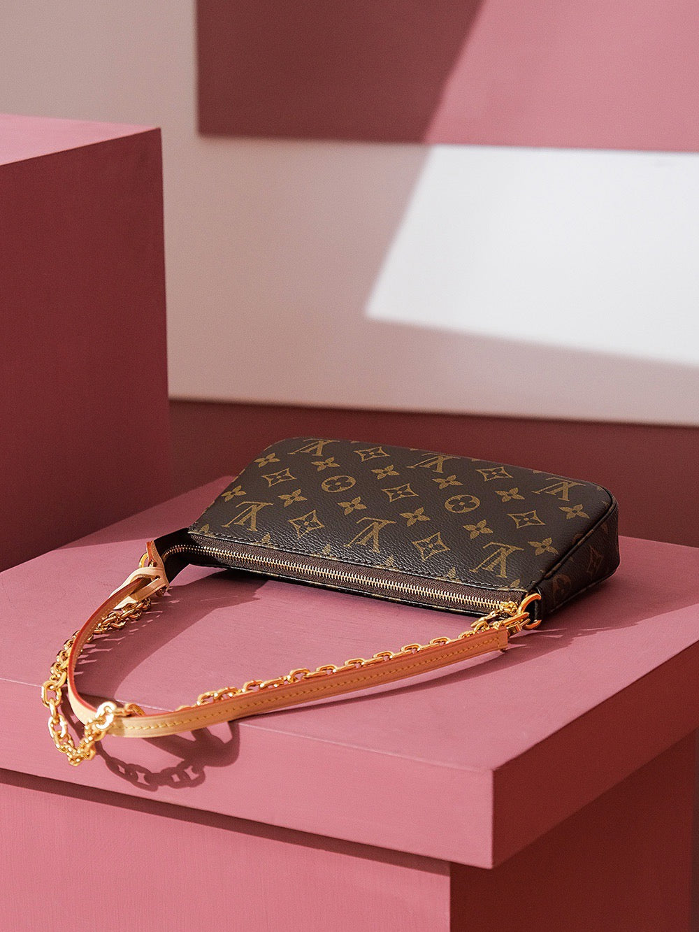LV Pochette Accessoires