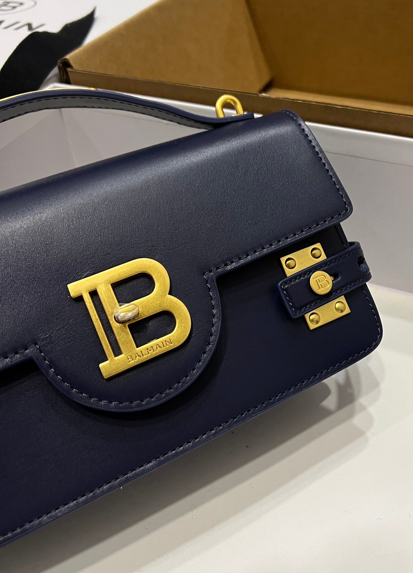 BLMN Dark Blue Handbag 23*14*8 cm