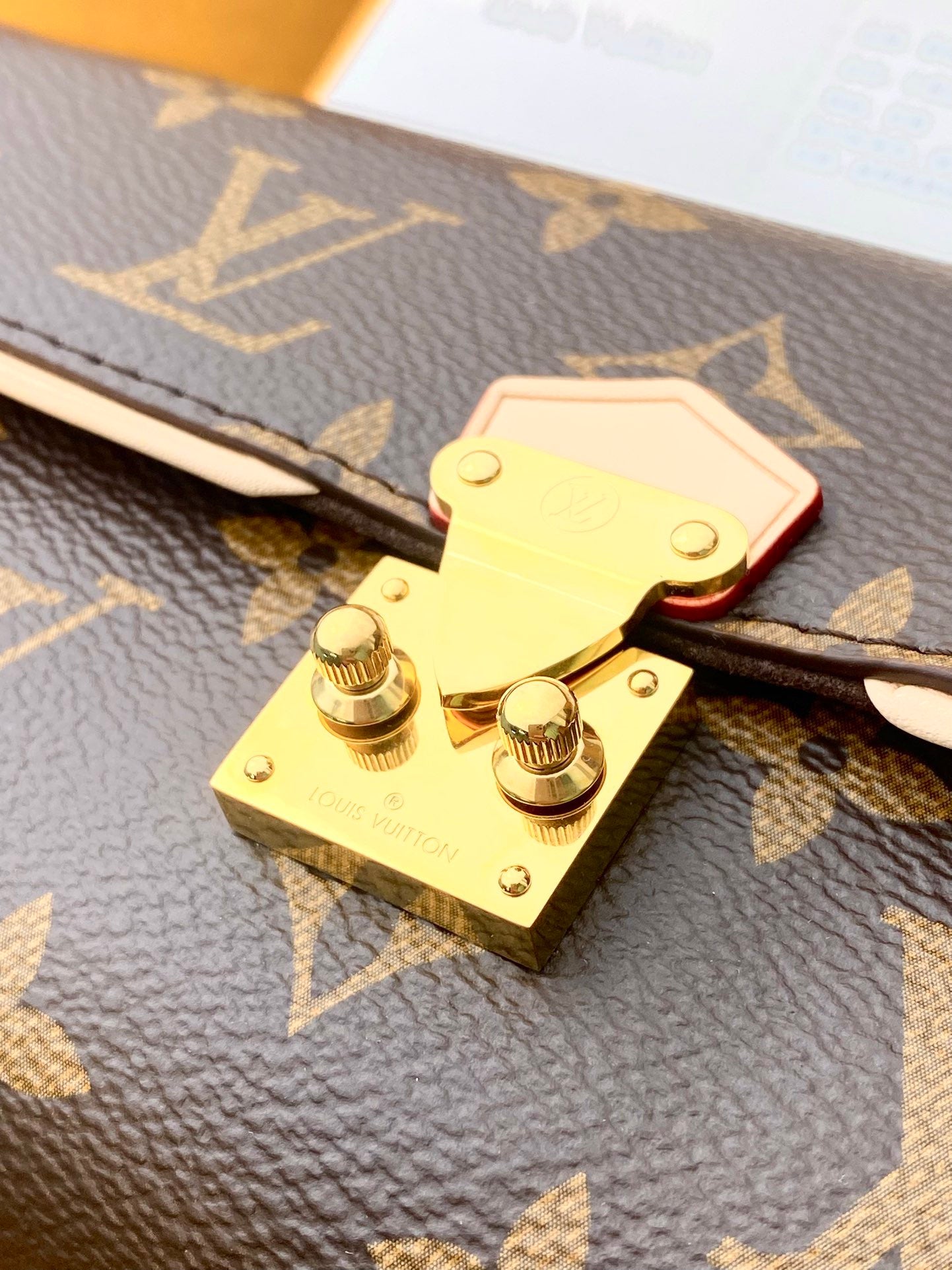 LV Pochette CLLE