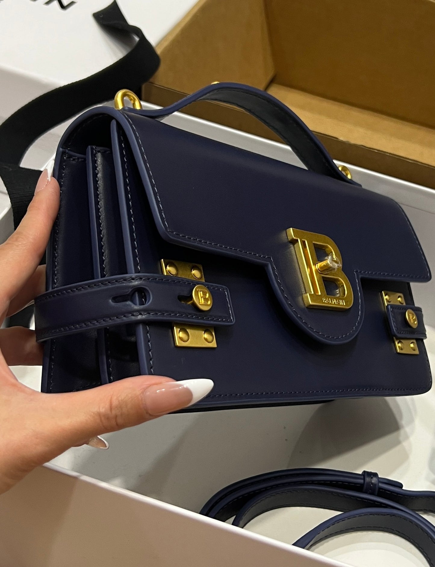 BLMN Dark Blue Handbag 23*14*8 cm